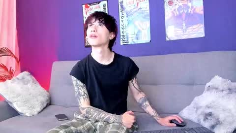 Liam online show from December 3, 9:04 am