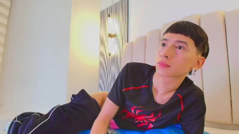 lian_cameron online show from April 18, 4:14 am