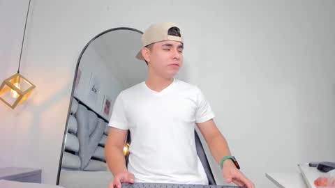 lianfox_ online show from December 19, 12:57 pm