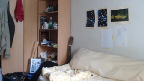 littlealien7 online show from November 11, 2:16 am