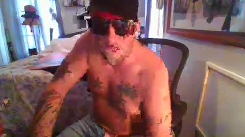 livingpuddle online show from December 12, 4:43 pm