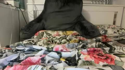 lndntwink91 online show from March 2, 8:05 pm