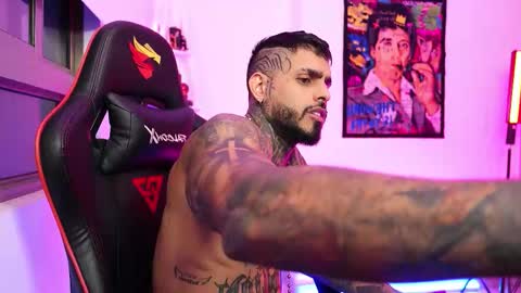 logan_hugh8 online show from October 17, 3:10 am