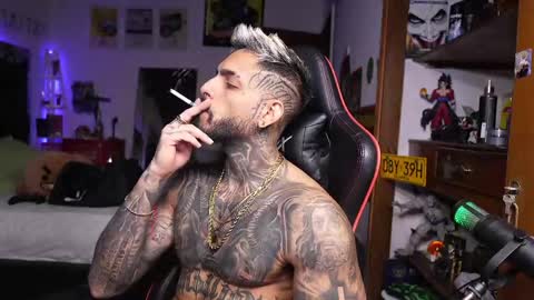 logan_hugh8 online show from April 20, 1:41 am