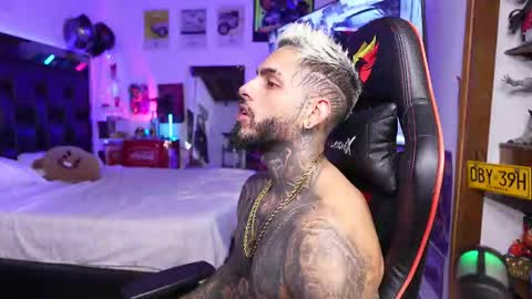 logan_hugh8 online show from March 12, 4:09 am