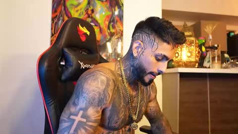 logan_hugh8 online show from October 2, 1:31 am