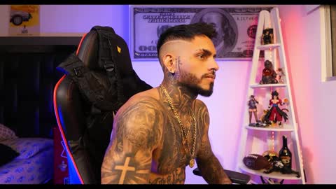 logan_hugh8 online show from January 29, 9:01 am