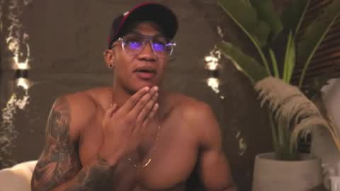 logan_varela online show from February 18, 11:41 pm