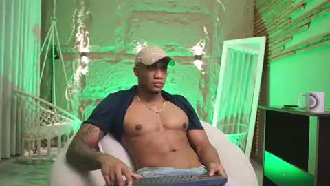 logan_varela online show from June 21, 11:49 am