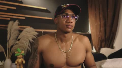 logan_varela online show from January 31, 11:45 pm