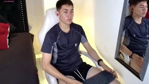 Loganfoster  online show from January 14, 9:40 pm