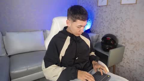 Loganfoster  online show from January 6, 8:24 pm