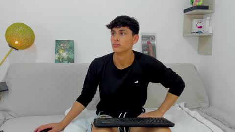 loganoficialx online show from November 9, 2:10 pm