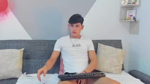 loganoficialx online show from February 18, 7:43 am