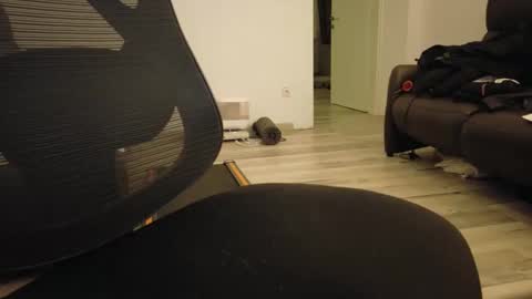 londonboy918070 online show from January 5, 8:12 pm