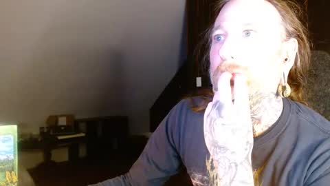 Snapshot of longhair021 chatting on February 23, 11:14 pm longhair online show from February 23, 11:14 pm