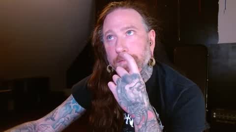 Snapshot of longhair021 chatting on February 11, 1:31 am longhair online show from February 11, 1:31 am