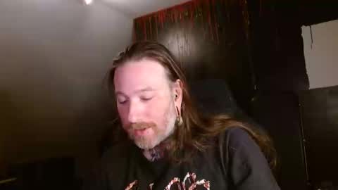 Snapshot of longhair021 chatting on December 4, 5:05 am longhair online show from December 4, 5:05 am