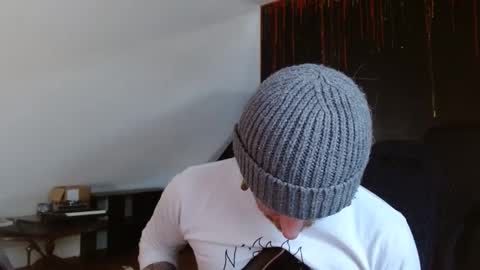 Snapshot of longhair021 chatting on February 18, 7:54 pm longhair online show from February 18, 7:54 pm