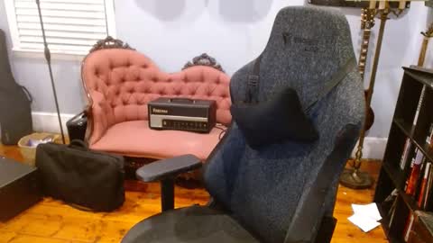 Snapshot of longhair021 chatting on September 15, 12:02 am longhair online show from September 15, 12:02 am