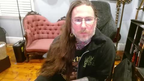 Snapshot of longhair021 chatting on September 21, 2:23 am longhair online show from September 21, 2:23 am