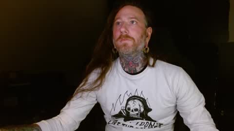 Snapshot of longhair021 chatting on February 18, 2:05 am longhair online show from February 18, 2:05 am