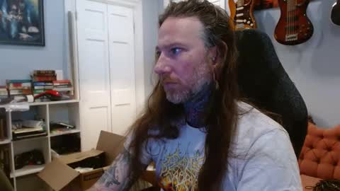 Snapshot of longhair021 chatting on October 6, 7:07 pm longhair online show from October 6, 7:07 pm