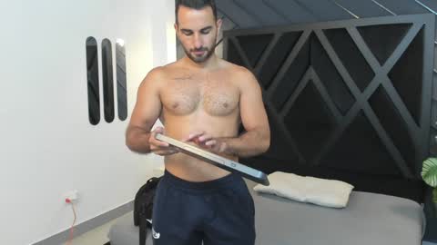  L O R E N Z O  Thumbs Up help  online show from January 16, 5:23 pm