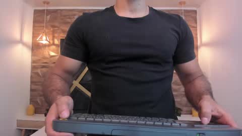  L O R E N Z O  Thumbs Up help  online show from February 26, 5:17 pm