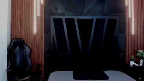  L O R E N Z O  Thumbs Up help  online show from September 23, 6:40 pm