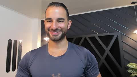  L O R E N Z O  Thumbs Up help  online show from January 18, 5:48 pm