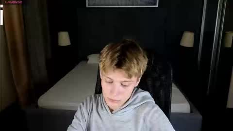 louie_evans online show from September 9, 9:03 pm