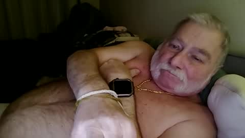 louis_chokdee online show from December 3, 6:25 pm