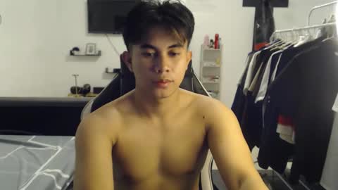 Snapshot of loverboyph04 chatting on October 17, 3:54 am loverboyph04 online show from October 17, 3:54 am