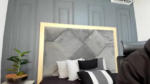 luca_morettii online show from November 14, 12:06 pm