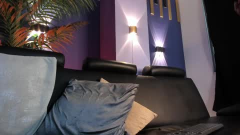 Lucas online show from April 9, 6:19 am