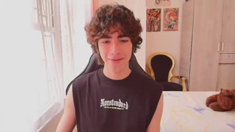 Snapshot of lucas_xo chatting on October 20, 4:00 pm lucas_xo online show from October 20, 4:00 pm