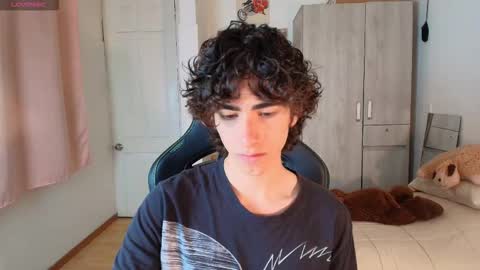 lucas_xo online show from December 18, 1:56 am
