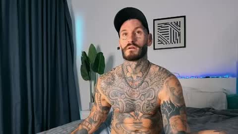 lucasexclusive online show from May 16, 9:50 am