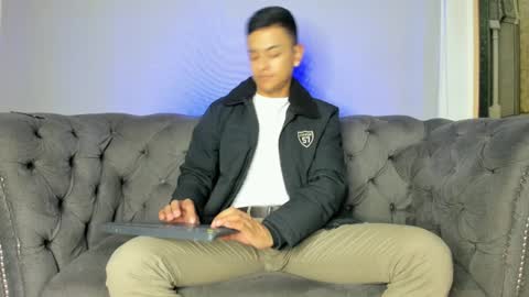 Leo online show from January 4, 11:00 am