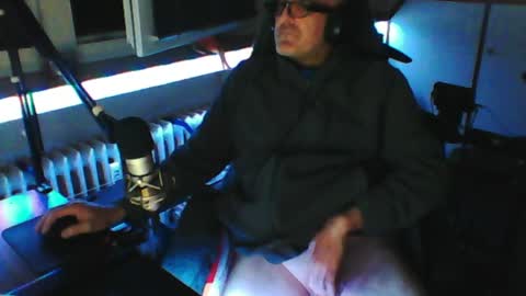        call me  Stefan online show from April 18, 7:07 pm