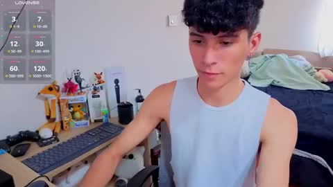 Lu Independent Model online show from November 3, 9:05 pm