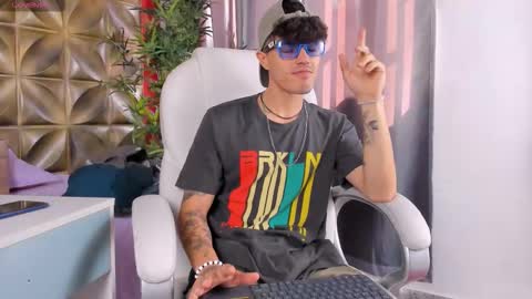 Snapshot of luis_as chatting on October 21, 1:25 pm Luis AS online show from October 21, 1:25 pm
