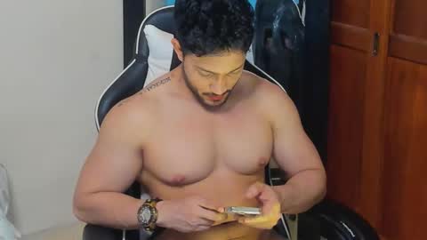 luis_baptista online show from December 5, 12:07 am