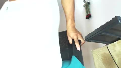 Snapshot of luisfernando01 chatting on February 28, 1:05 am luisfernando01 online show from February 28, 1:05 am