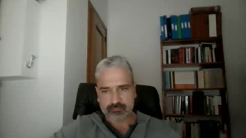 Luis online show from November 9, 5:17 pm