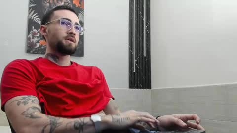 Snapshot of luke_davis01 chatting on February 17, 1:10 pm LUKE online show from February 17, 1:10 pm