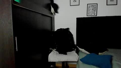 Snapshot of lukeglanton17 chatting on March 6, 3:57 am Luke online show from March 6, 3:57 am