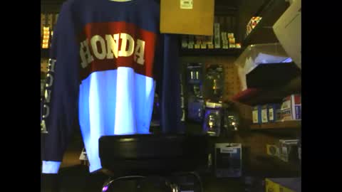 luv2bnakednow online show from December 17, 9:05 pm