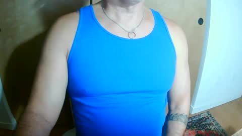 Snapshot of luvzjerkingoff chatting on December 10, 1:33 pm luvzjerkingoff online show from December 10, 1:33 pm